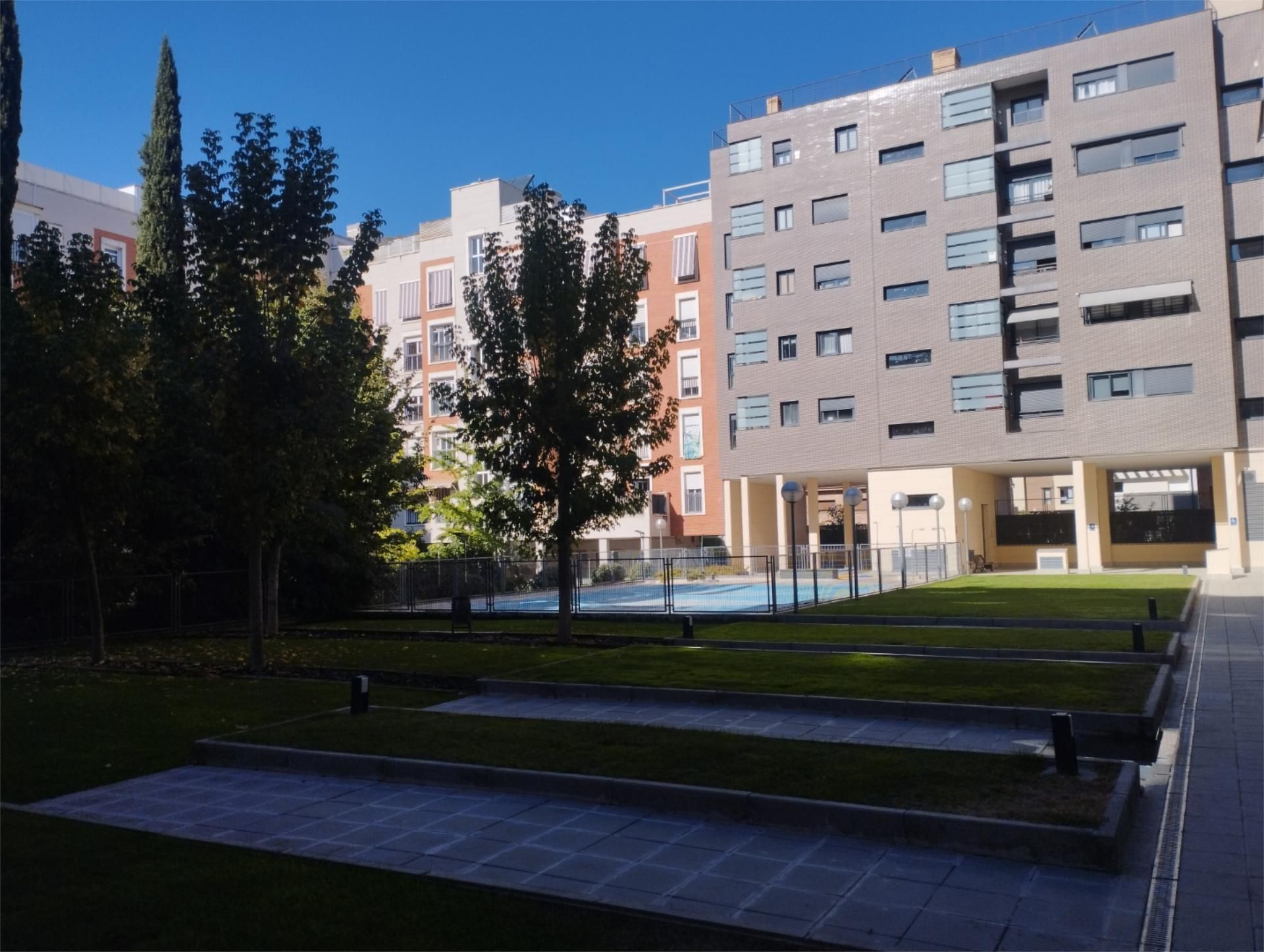Vista exterior de Piso en venta en  Madrid Capital con Aire acondicionado, Calefacción y Jardín privado