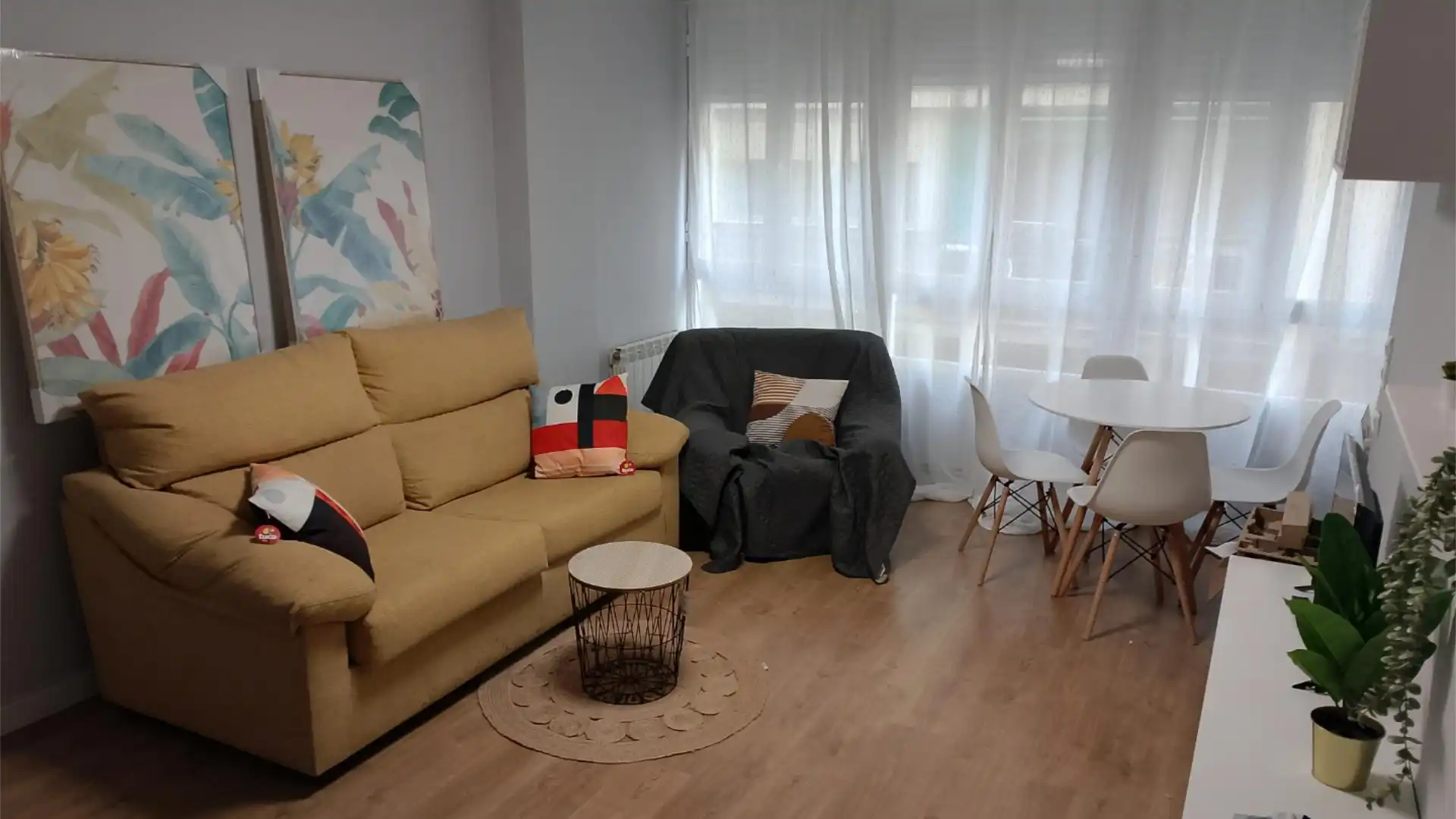 Piso de alquiler en Avenida la Mancha, 12, Centro - Plaza Mayor Sala de estar de Piso de alquiler en Ciudad Real Capital con Parquet y Amueblado