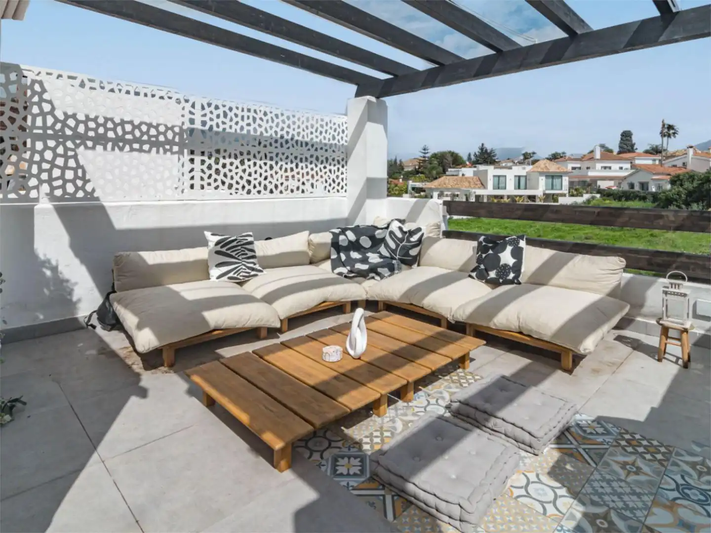 Piso en venta en Avenida las Mimosas, 51, Nueva Alcántara Terraza de Piso en venta en Marbella con Aire acondicionado