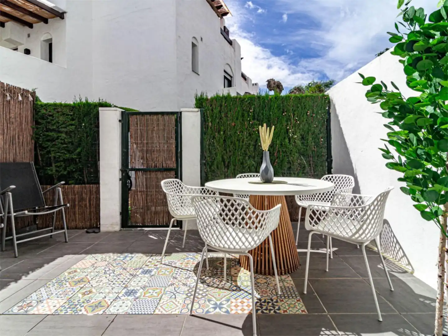 Piso en venta en Avenida las Mimosas, 51, Nueva Alcántara Terraza de Piso en venta en Marbella con Aire acondicionado