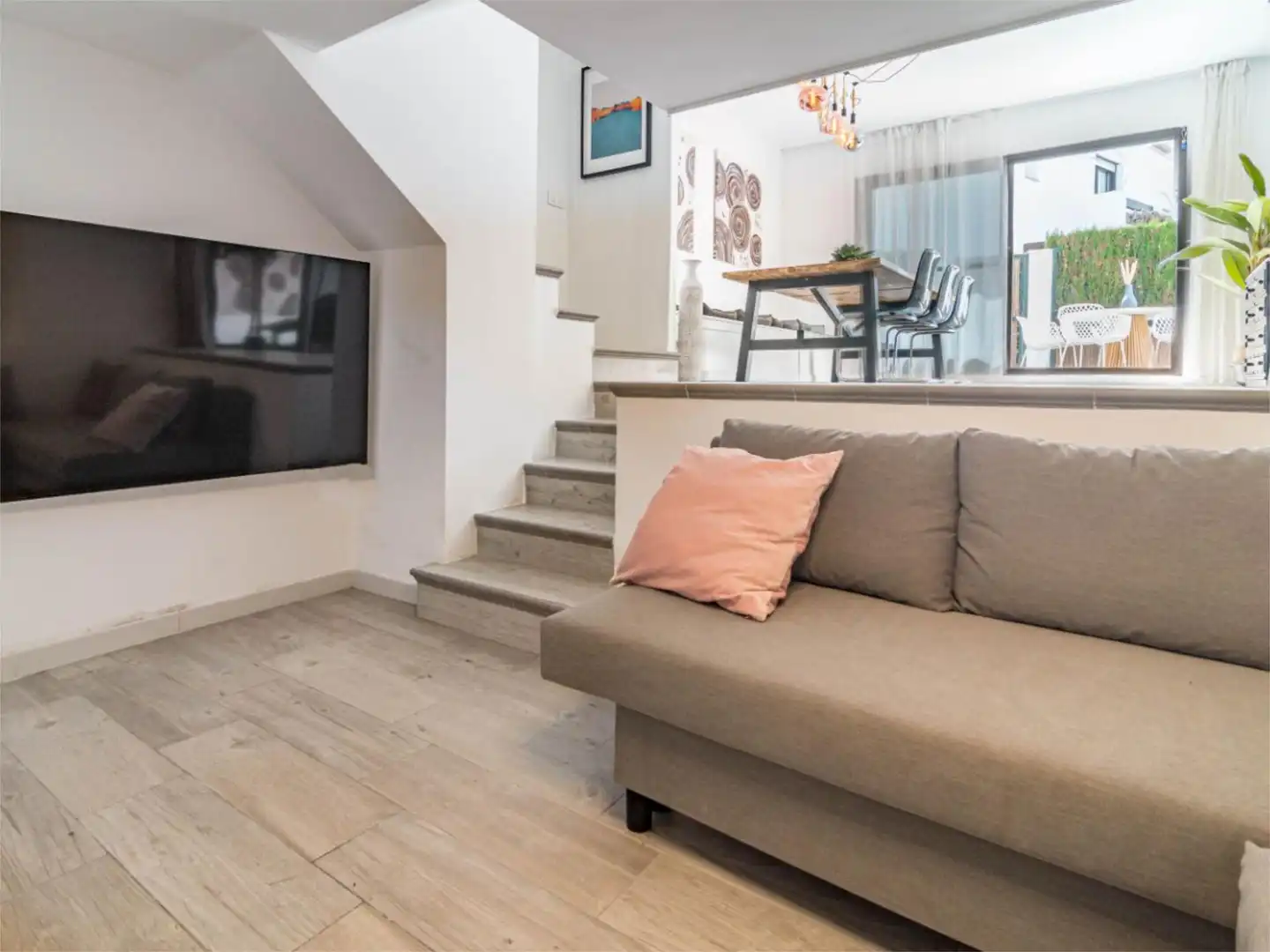 Piso en venta en Avenida las Mimosas, 51, Nueva Alcántara Sala de estar de Piso en venta en Marbella con Aire acondicionado