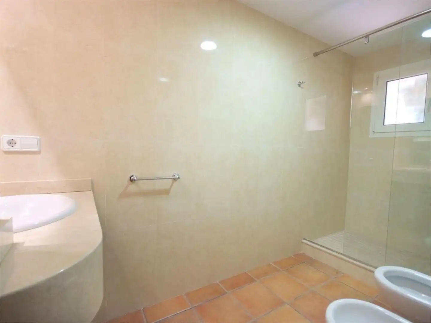 Baño de Piso en venta en Bétera con Calefacción, Jardín privado y Terraza
