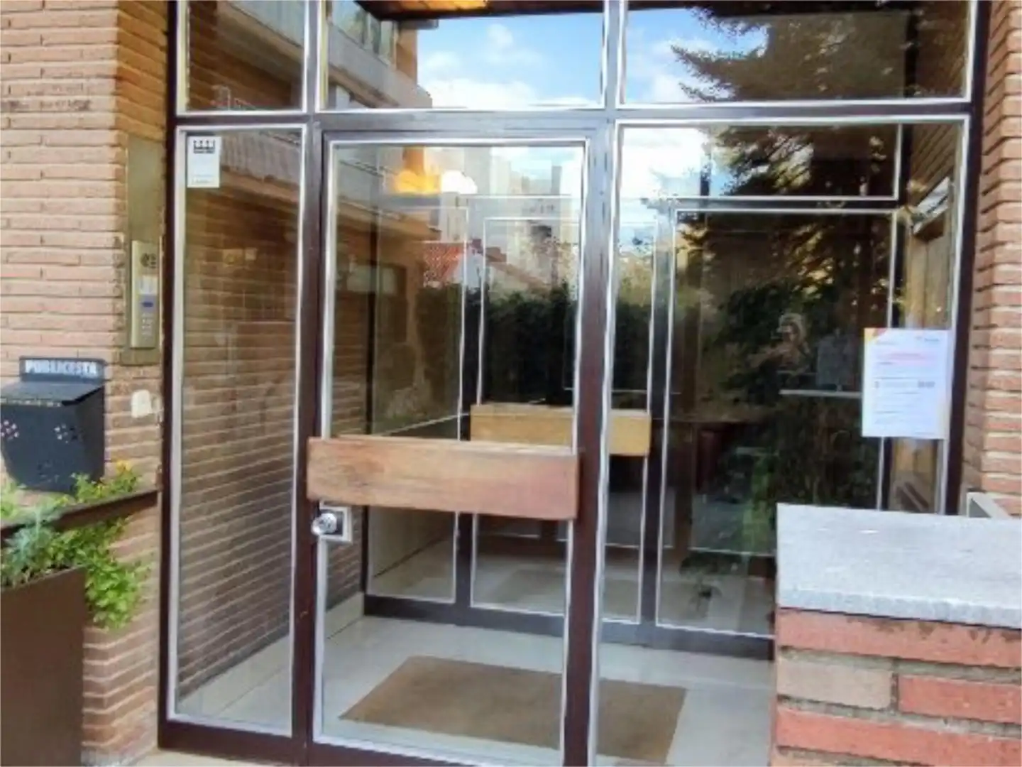 Flat for rent in Calle de Alfonso XII, 15, Jerónimos