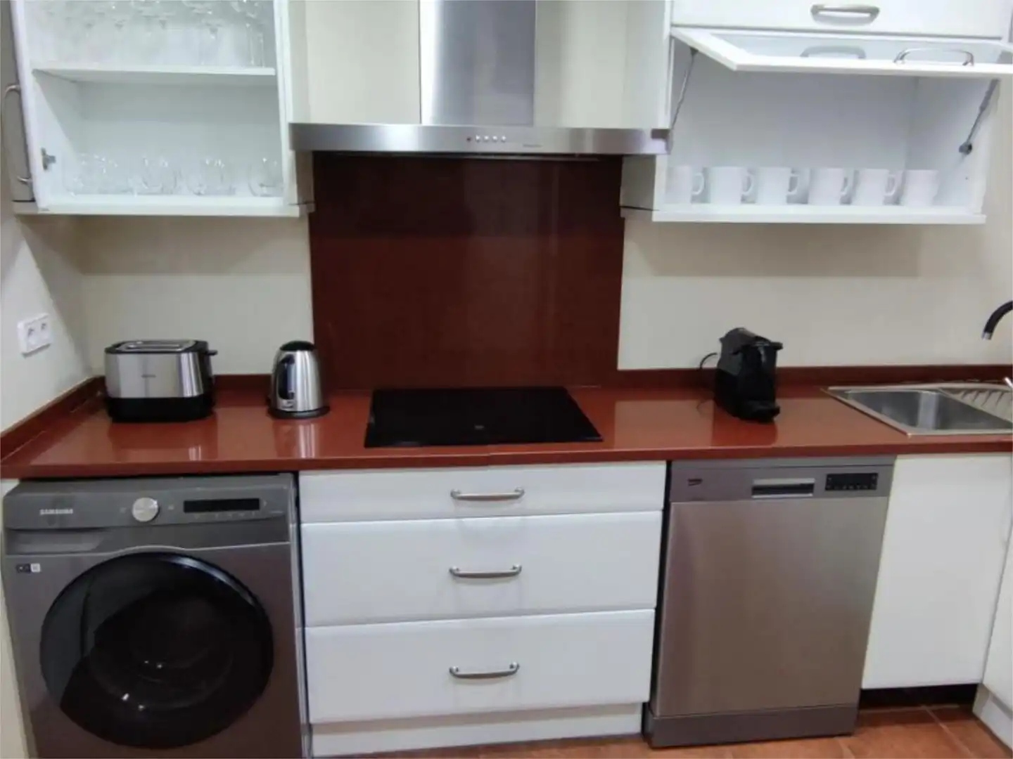 Flat for rent in Calle de Alfonso XII, 15, Jerónimos