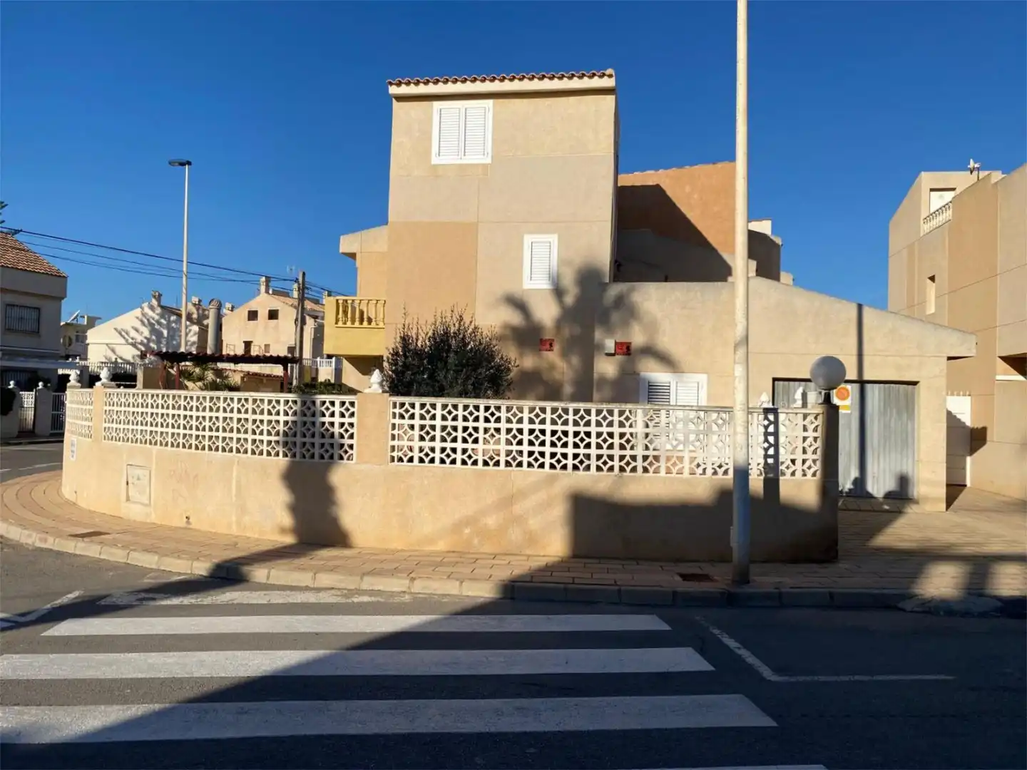 Außenansicht von Wohnung zum Verkauf in Torrevieja mit Schwimmbad und Balkon