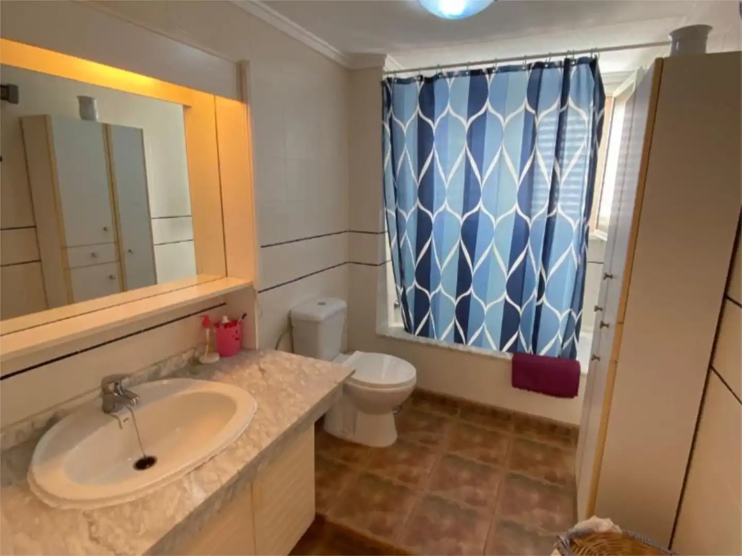 Badezimmer von Wohnung zum Verkauf in Torrevieja mit Schwimmbad und Balkon