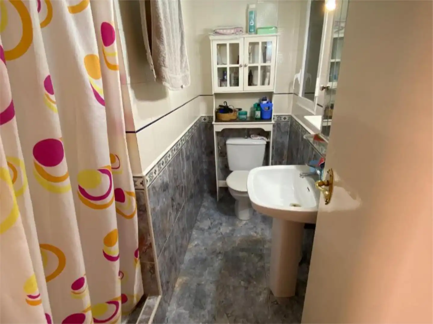 Badezimmer von Wohnung zum Verkauf in Torrevieja mit Schwimmbad und Balkon