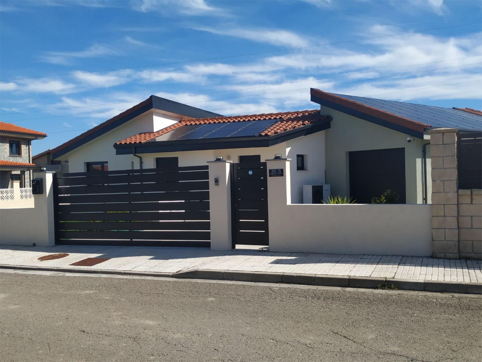 Casa o xalet en venda a Barrio Villanueva, 39, Meruelo Vista exterior de Casa o xalet en venda en Meruelo amb Terrassa, Piscina i Balcó