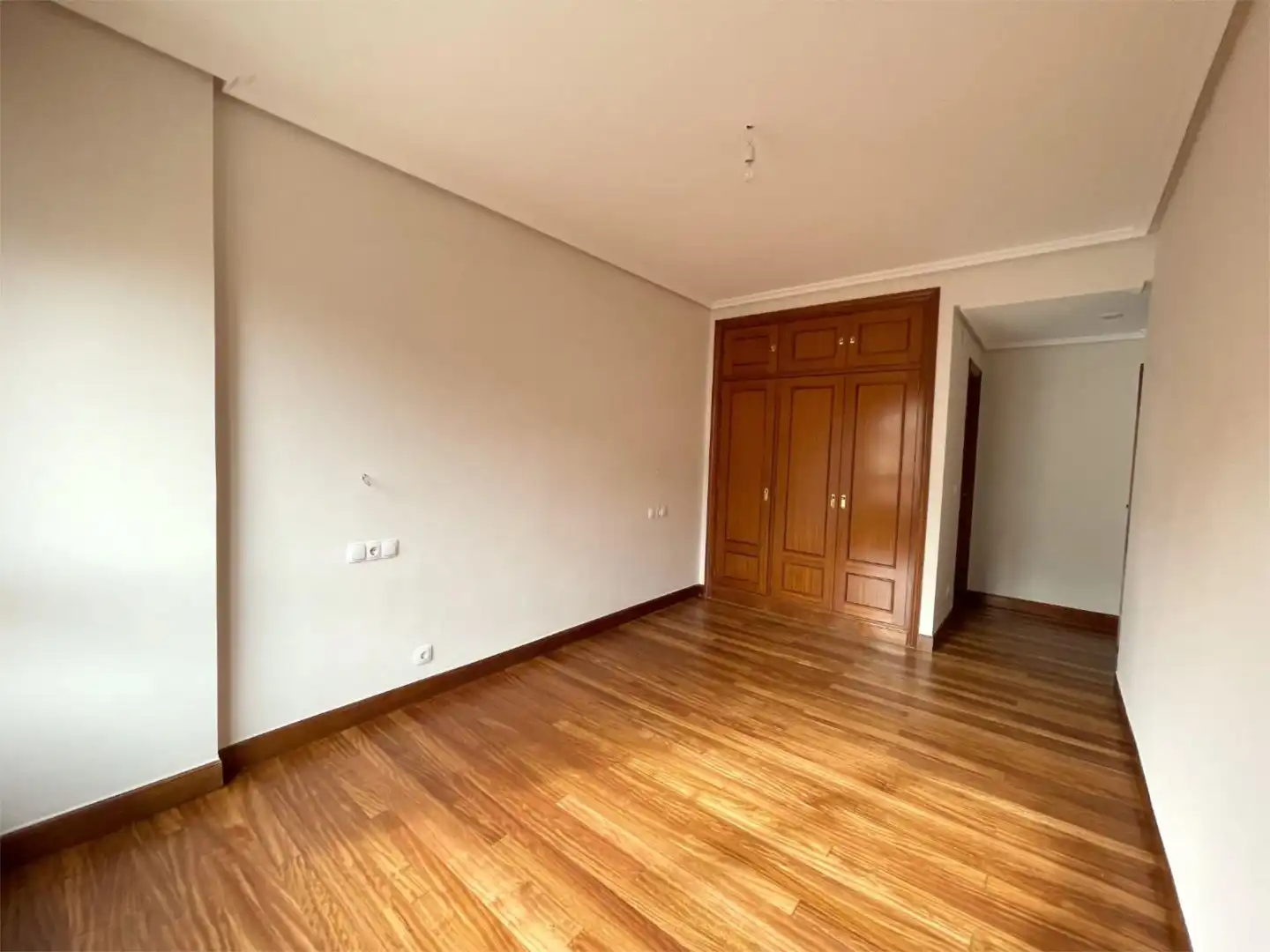 Piso en venta en Landabarri Bidea, 34, Artatza - Pinueta - Pinosolo Habitación de Piso en venta en Leioa con Terraza