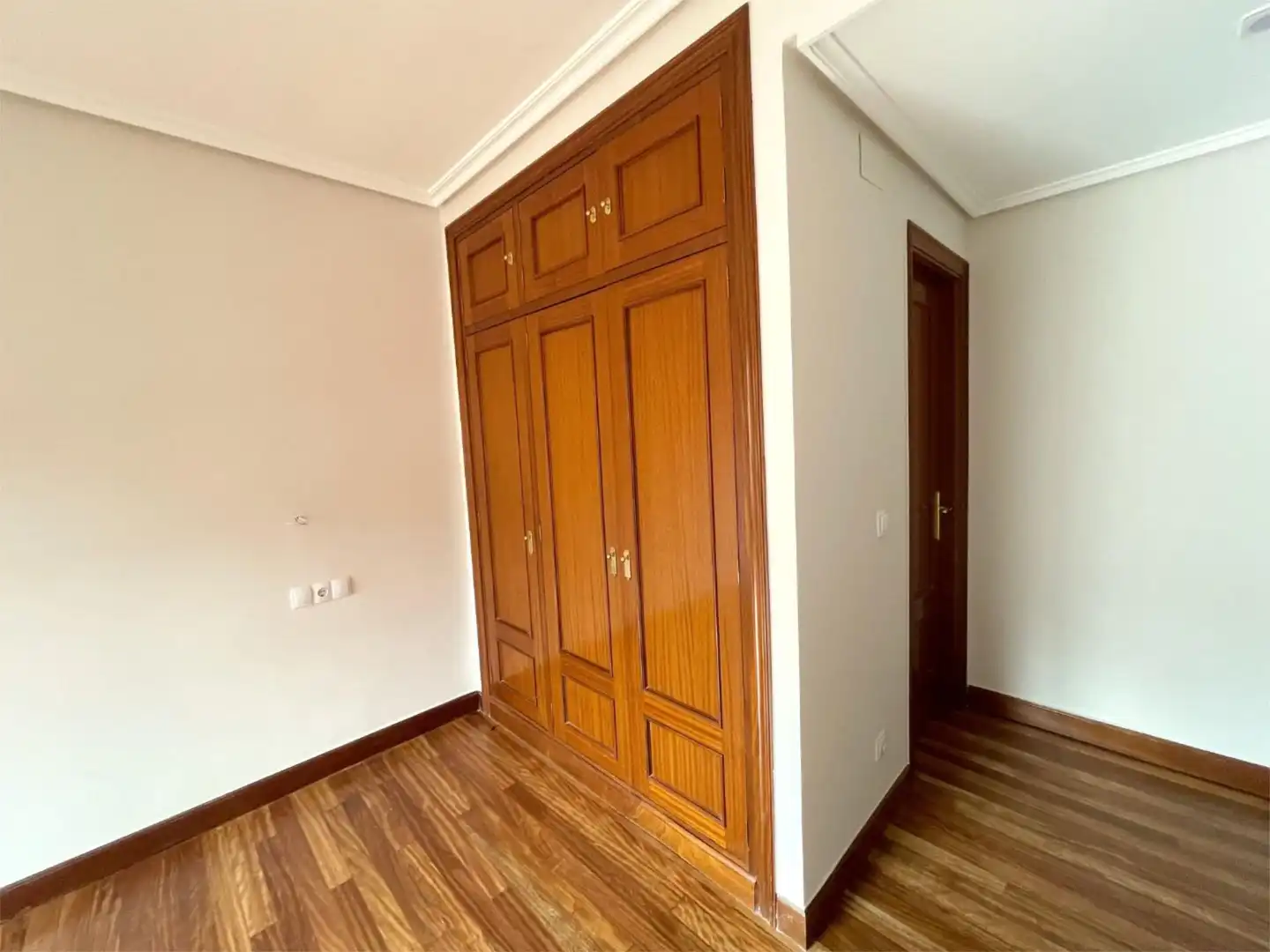 Piso en venta en Landabarri Bidea, 34, Artatza - Pinueta - Pinosolo Habitación de Piso en venta en Leioa con Terraza