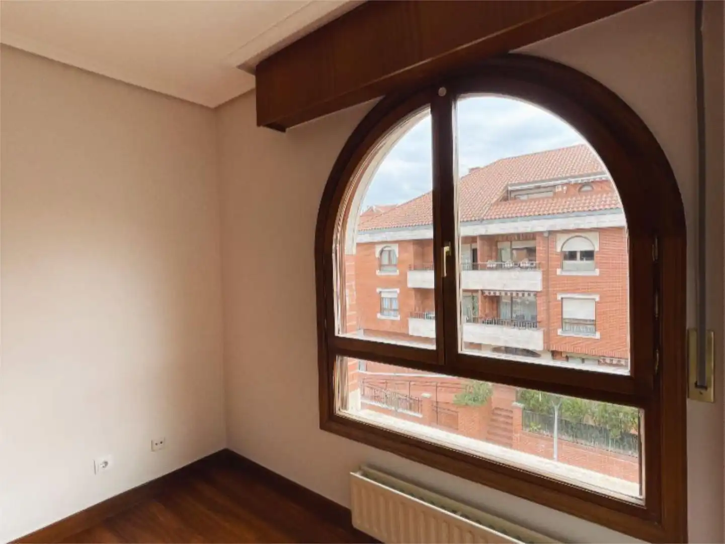 Piso en venta en Landabarri Bidea, 34, Artatza - Pinueta - Pinosolo Habitación de Piso en venta en Leioa con Terraza