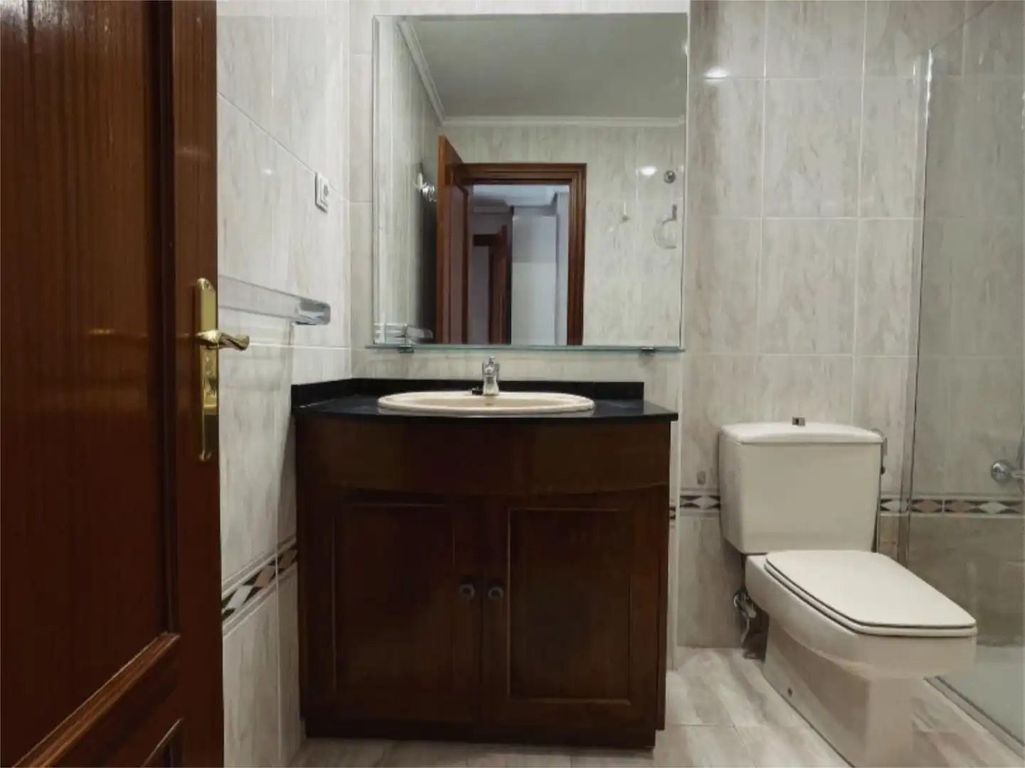 Piso en venta en Landabarri Bidea, 34, Artatza - Pinueta - Pinosolo Baño de Piso en venta en Leioa con Terraza
