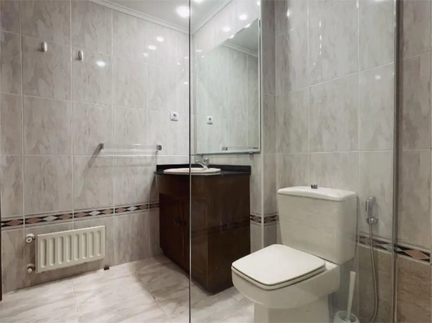 Piso en venta en Landabarri Bidea, 34, Artatza - Pinueta - Pinosolo Baño de Piso en venta en Leioa con Terraza