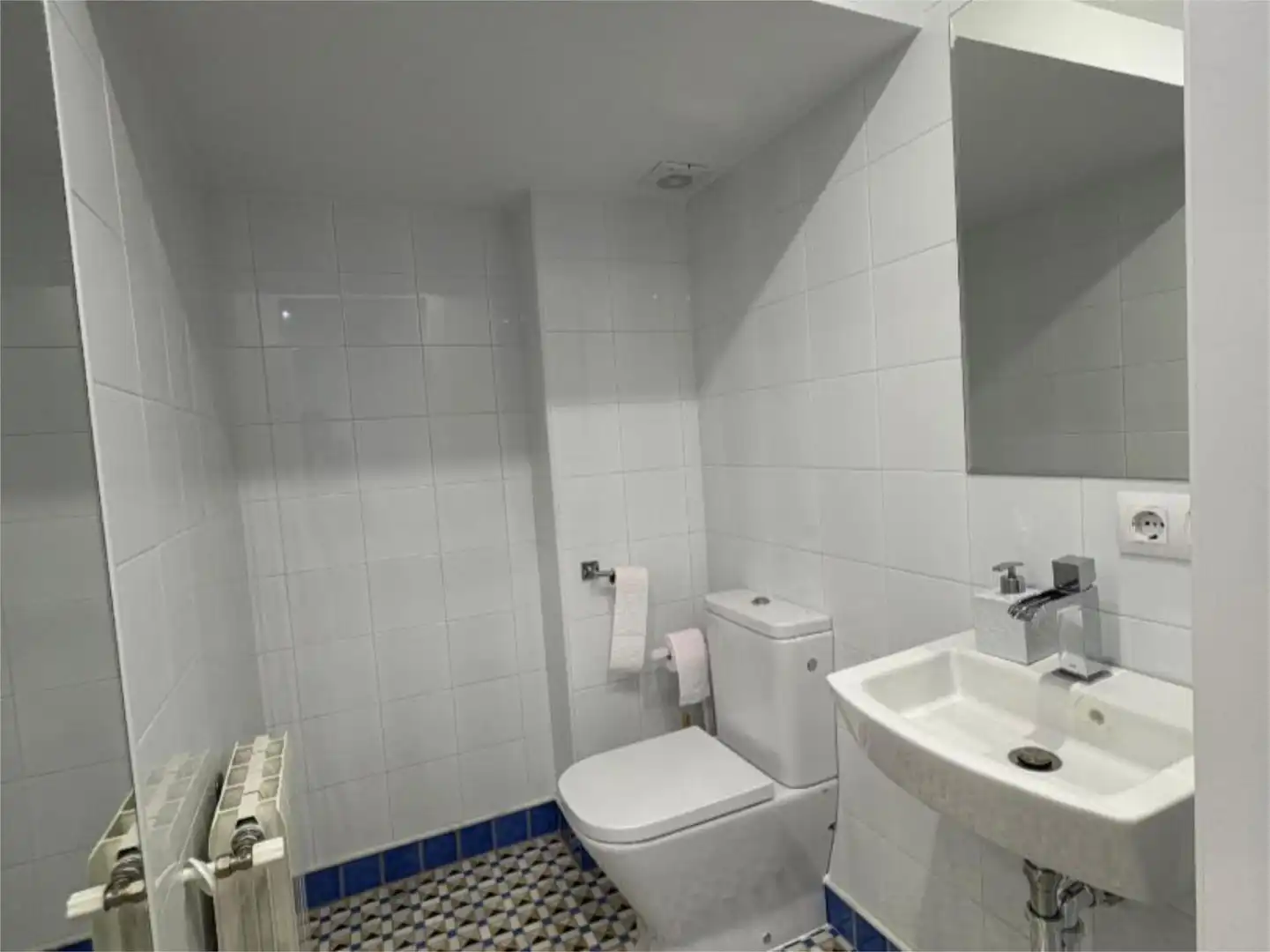 Bathroom of Flat for sale in El Carpio  with Air Conditioner, Heating and Furnished