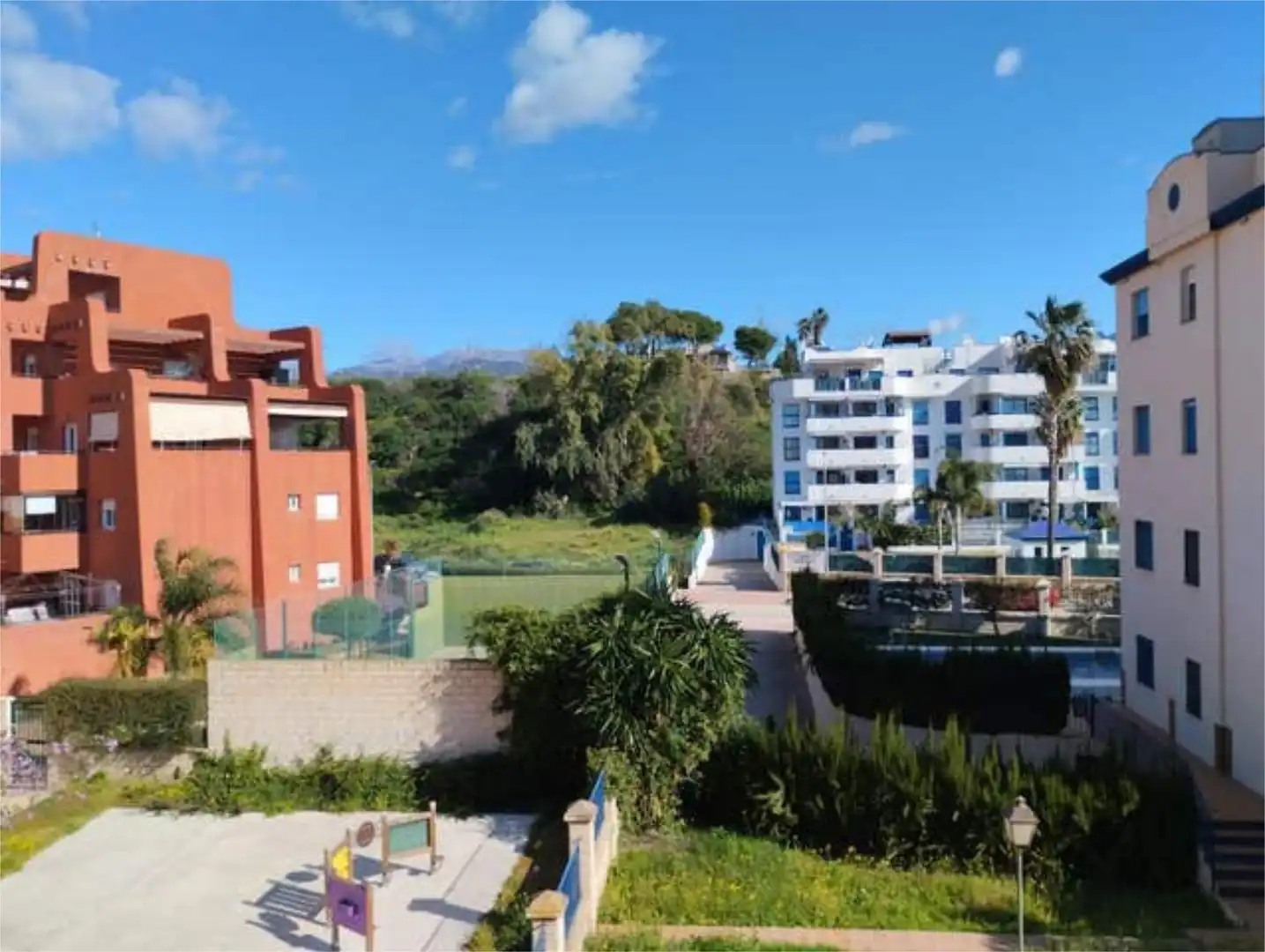 Wohnung zum Verkauf in Mezquitilla Außenansicht von Wohnung zum Verkauf in Vélez-Málaga mit Terrasse und Möbliert