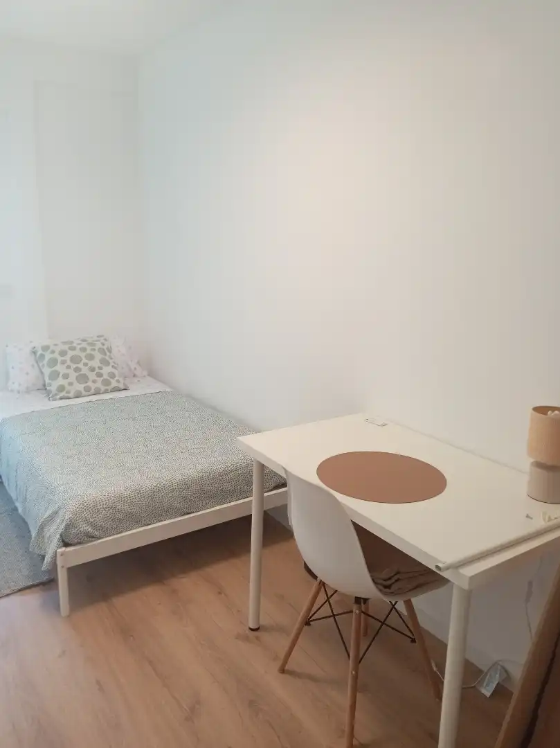 Room in Calle de Miguel Peña, 10, El Barral Ferial Bedroom of Flat for share in Coslada with Heating, Terrace and Furnished
