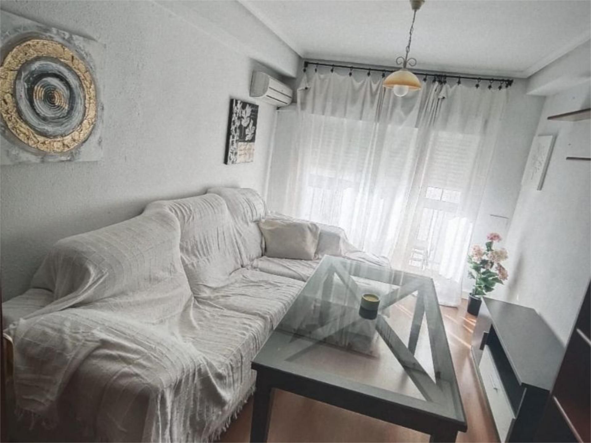 Dormitori de Pis de lloguer en  Jaén Capital amb Aire condicionat, Moblat i Balcó