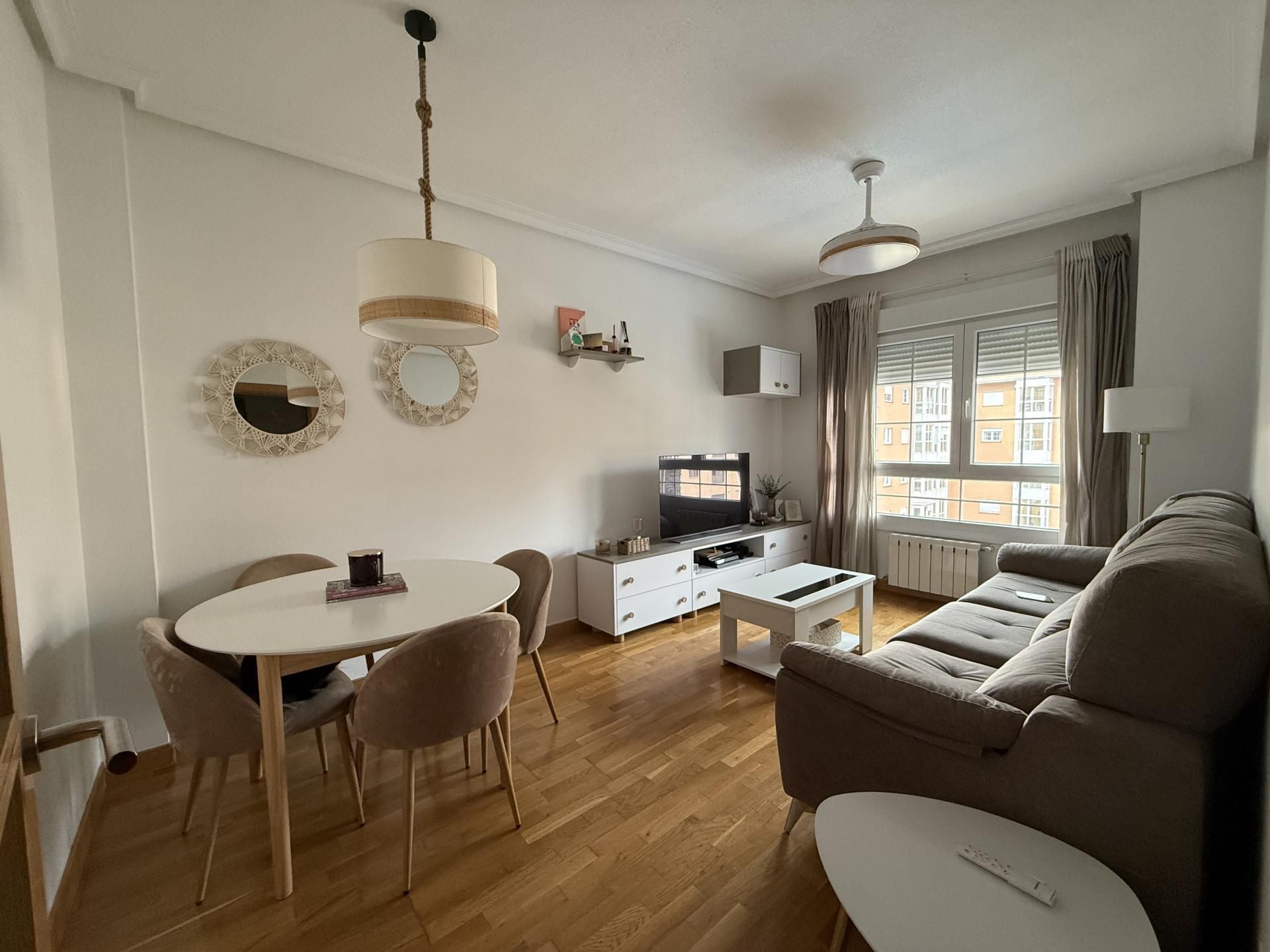 Sala de estar de Piso en venta en  Madrid Capital con Aire acondicionado y Piscina