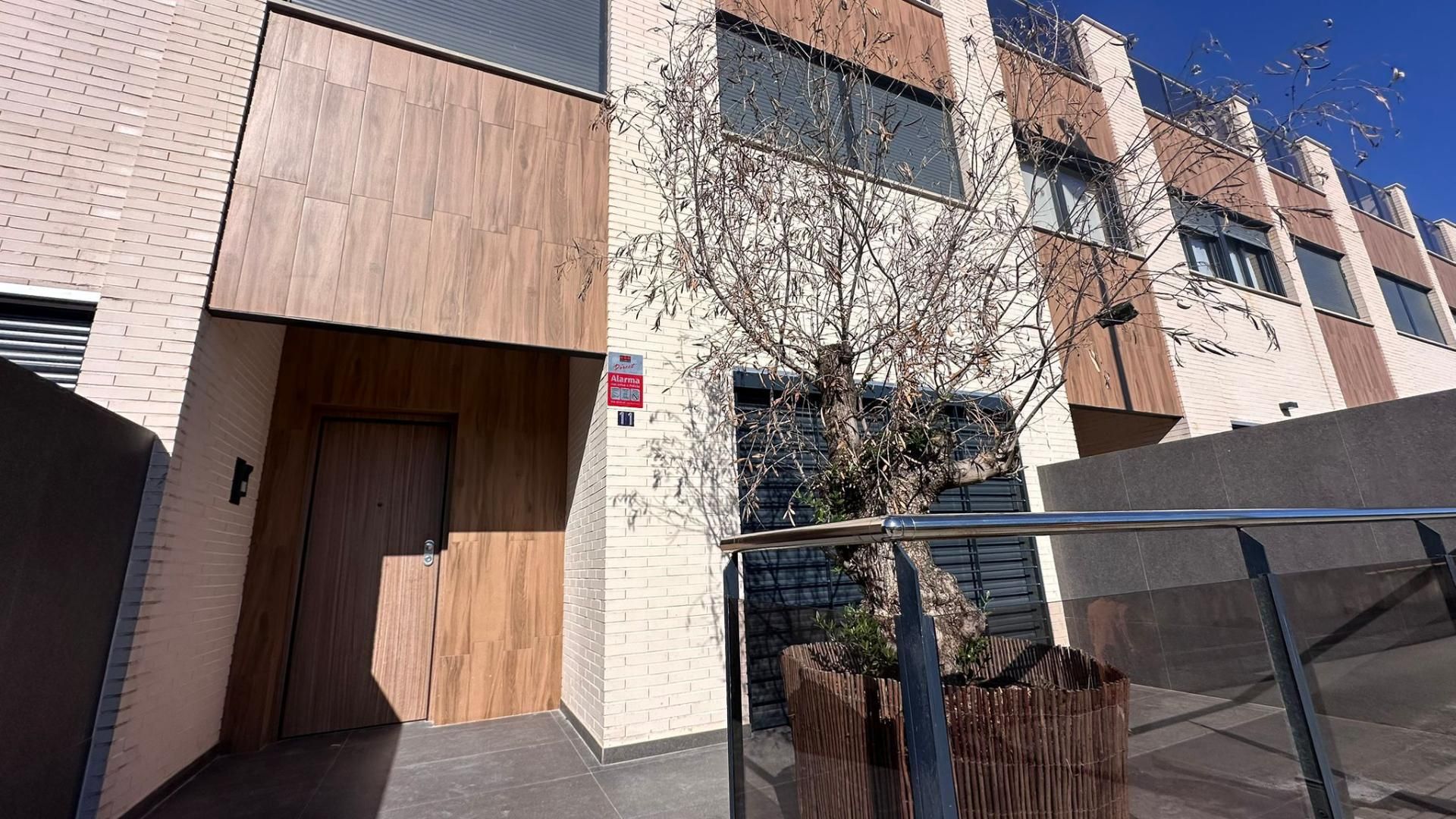 Vista exterior de Casa adosada en venta en  Murcia Capital con Parquet, Terraza y Trastero