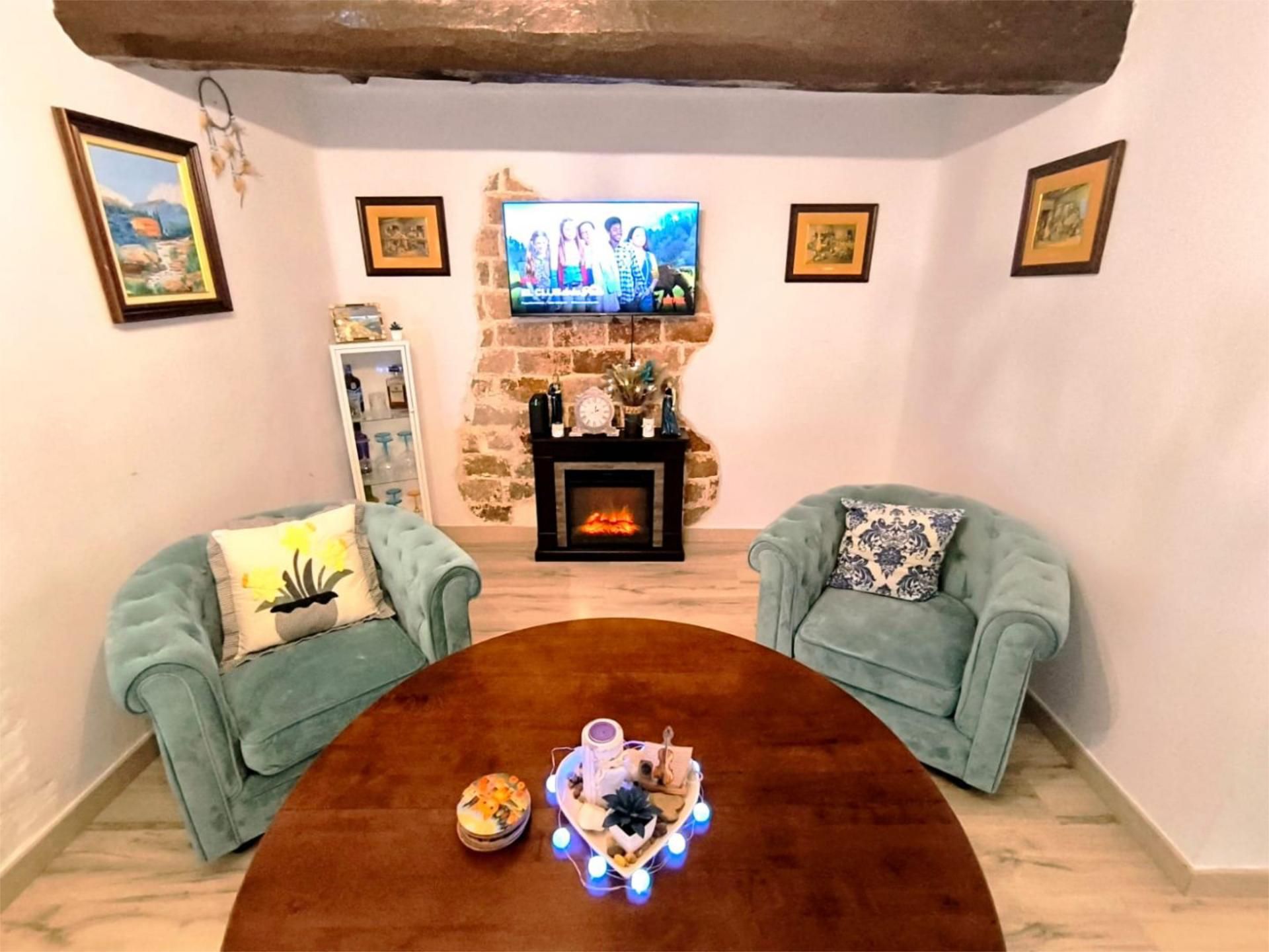 Sala d'estar de Casa adosada en venda en Alcover amb Calefacció, Parquet i Terrassa