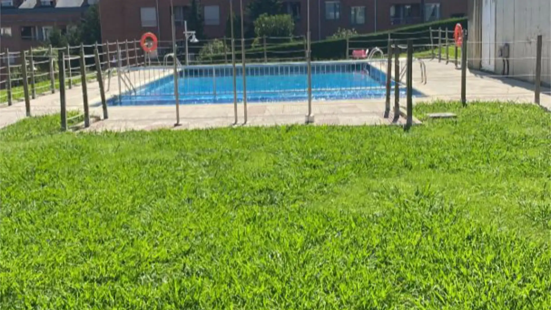 Piscina de Pis de lloguer en Castro-Urdiales amb Calefacció, Jardí privat i Parquet