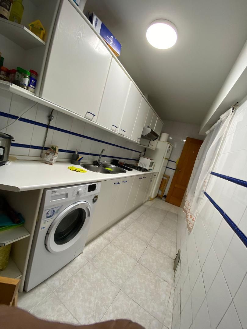 Küche von Wohnungen zur untervermieten in  Toledo Capital mit Abstellraum, Möbliert und Waschmaschine