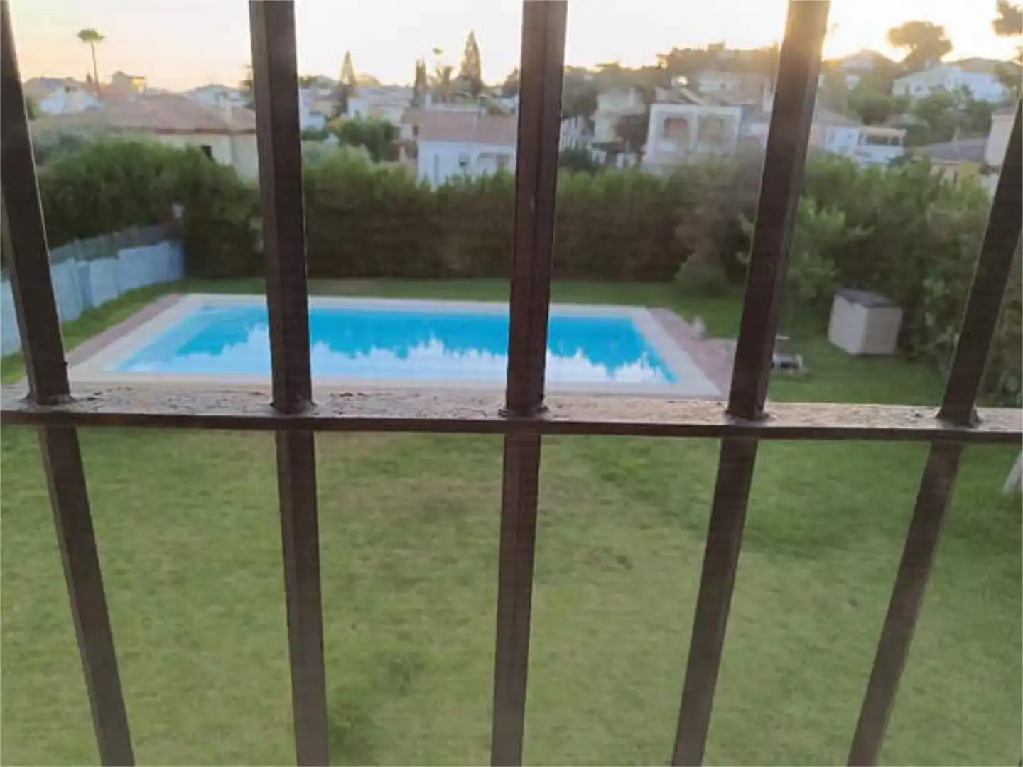 Casa adosada en venda a Cerros de Montequinto Piscina de Casa adosada en venda en Montequinto amb Calefacció, Jardí privat i Traster