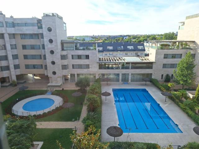 Piso en Alquiler en Avenida de los Prunos, 1 en Palomas