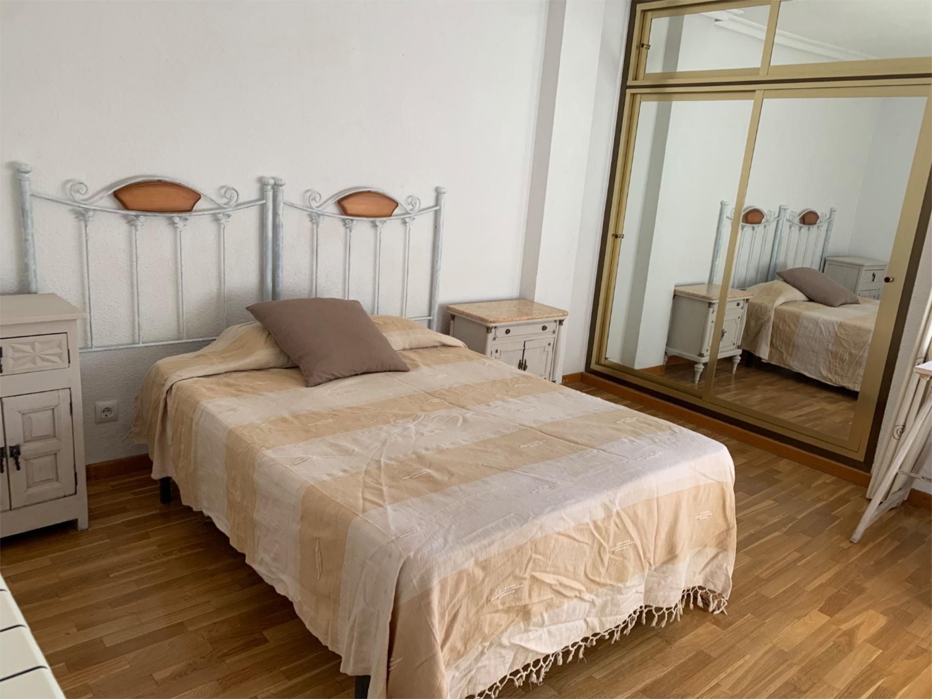Bedroom of Flat for share in Ciudad Real Capital  with Heating, Parquet flooring and Furnished