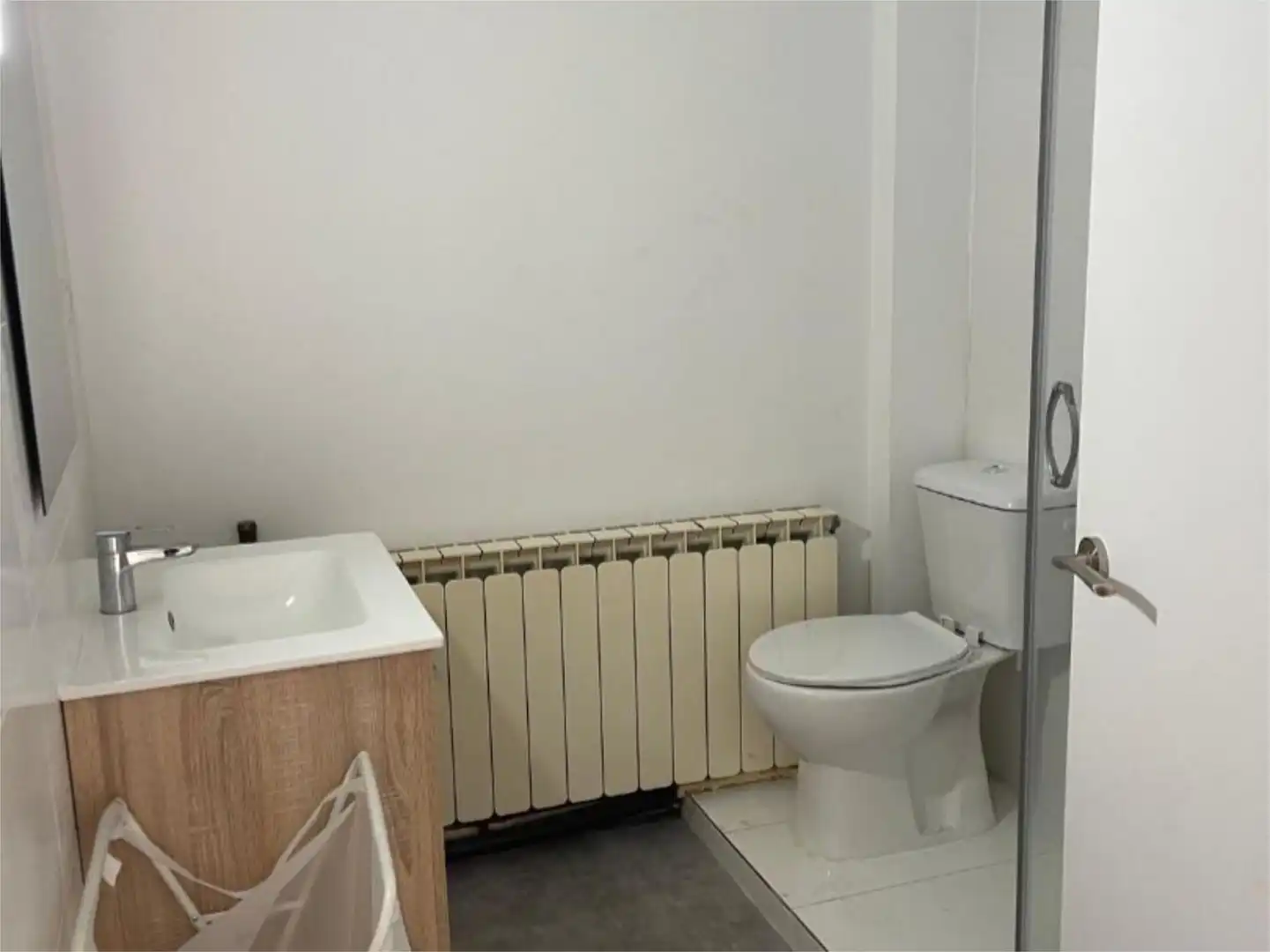 Room in Carrer de la Fonolleda, 11, Vallvidrera - Tibidabo - Les Planes Bathroom of Houses for share in Barcelona with Air Conditioner, Heating and Private garden