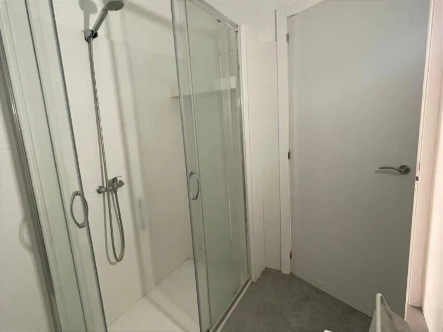 Room in Carrer de la Fonolleda, 11, Vallvidrera - Tibidabo - Les Planes Bathroom of Houses for share in Barcelona with Air Conditioner, Heating and Private garden