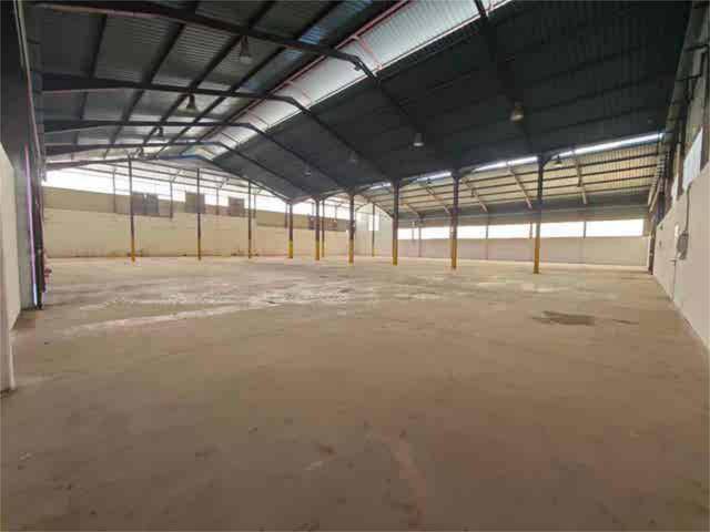 Nave industrial en Alquiler en Alcazarén