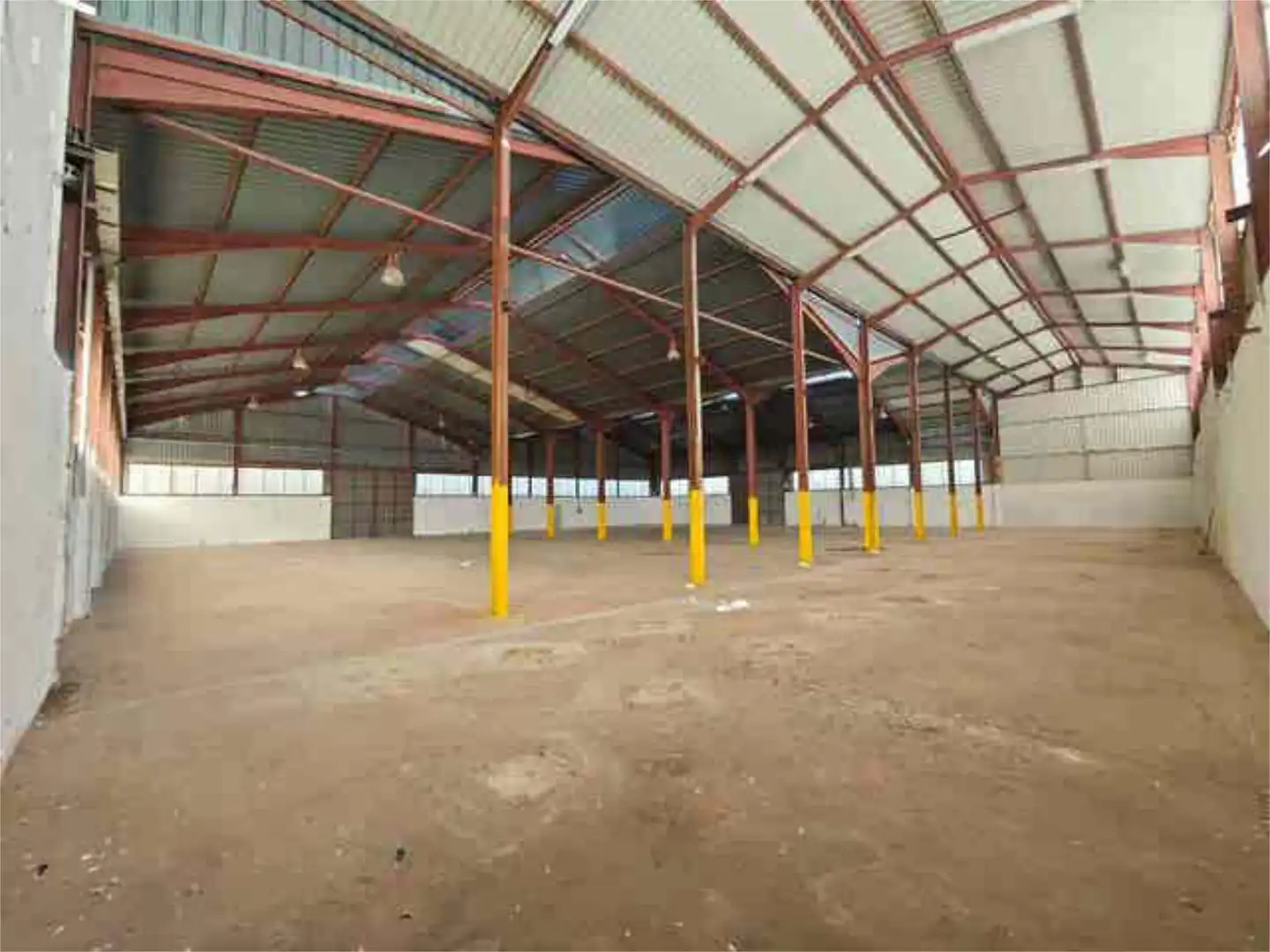 Fabrikhallen zur Miete in Alcazarén Außenansicht von Fabrikhallen zur Miete in Alcazarén