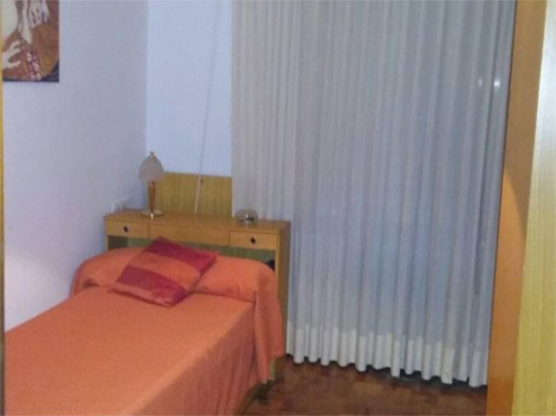 Habitación de Piso para compartir en Soria Capital  con Calefacción, Parquet y Amueblado