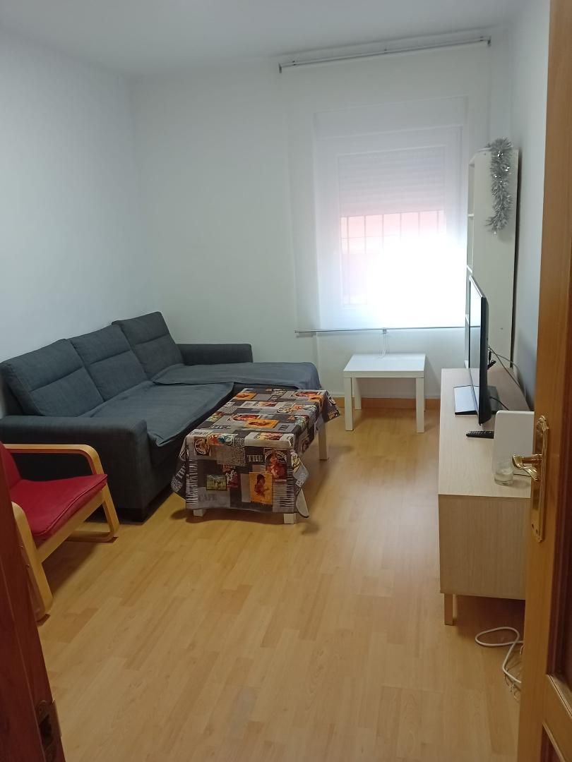 Wohnzimmer von Wohnung zur untervermieten in Burgos Capital mit Heizung, Parkett und Möbliert