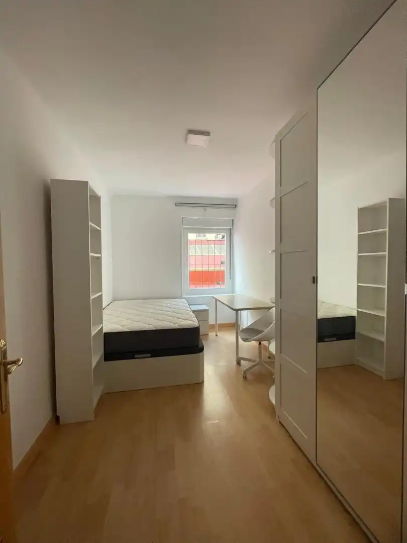 Zimmer in Calle Oviedo, 9, El Carmen - Barrio Gimeno Schlafzimmer von Wohnung zur untervermieten in Burgos mit Heizung, Parkett und Möbliert