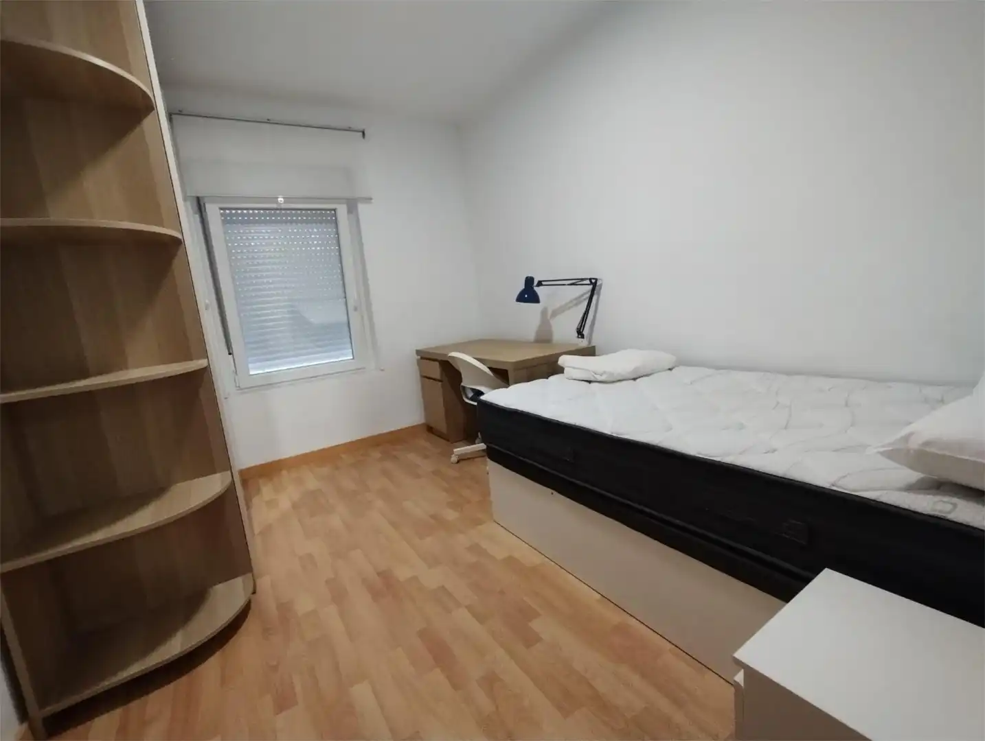 Zimmer in Calle Oviedo, 9, El Carmen - Barrio Gimeno Schlafzimmer von Wohnung zur untervermieten in Burgos mit Heizung, Parkett und Möbliert