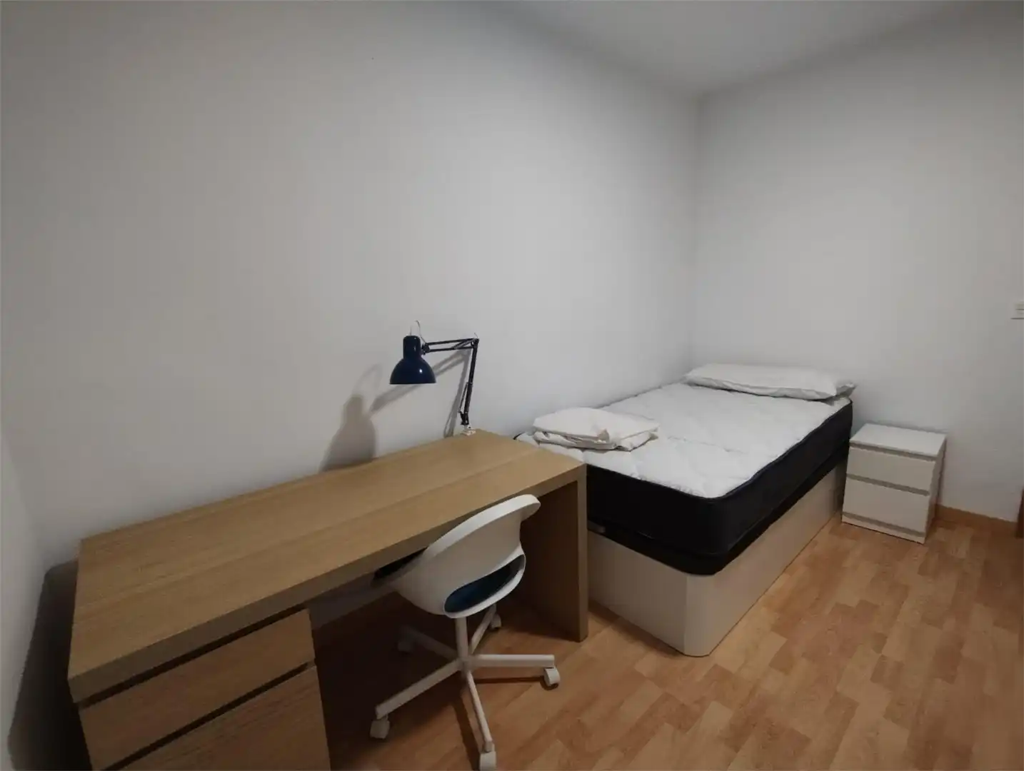 Zimmer in Calle Oviedo, 9, El Carmen - Barrio Gimeno Schlafzimmer von Wohnung zur untervermieten in Burgos mit Heizung, Parkett und Möbliert