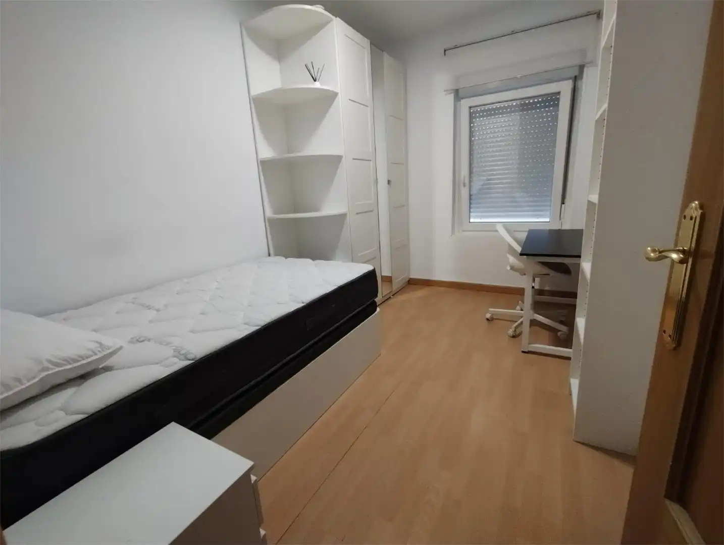 Zimmer in Calle Oviedo, 9, El Carmen - Barrio Gimeno Schlafzimmer von Wohnung zur untervermieten in Burgos mit Heizung, Parkett und Möbliert