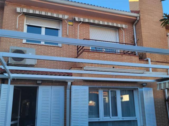 Casa adosada en Venta en Ronda del Caballero de la Mancha, 232 en Tres Olivos - Valverde