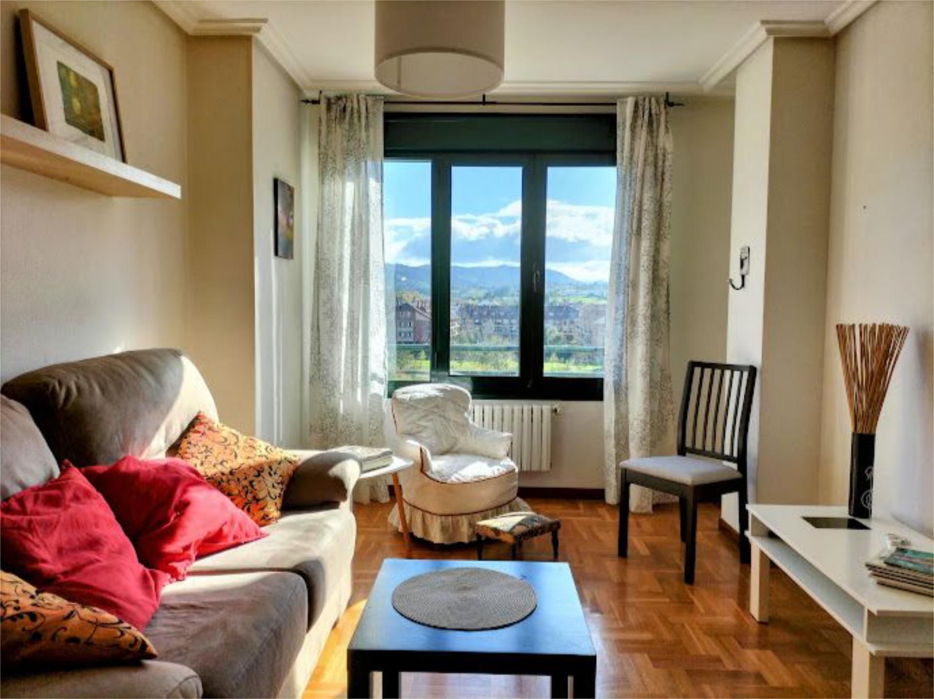 Pis de lloguer a Calle Corín Tellado, 21, Viesques Sala d'estar de Pis de lloguer en Gijón amb Calefacció, Jardí privat i Parquet