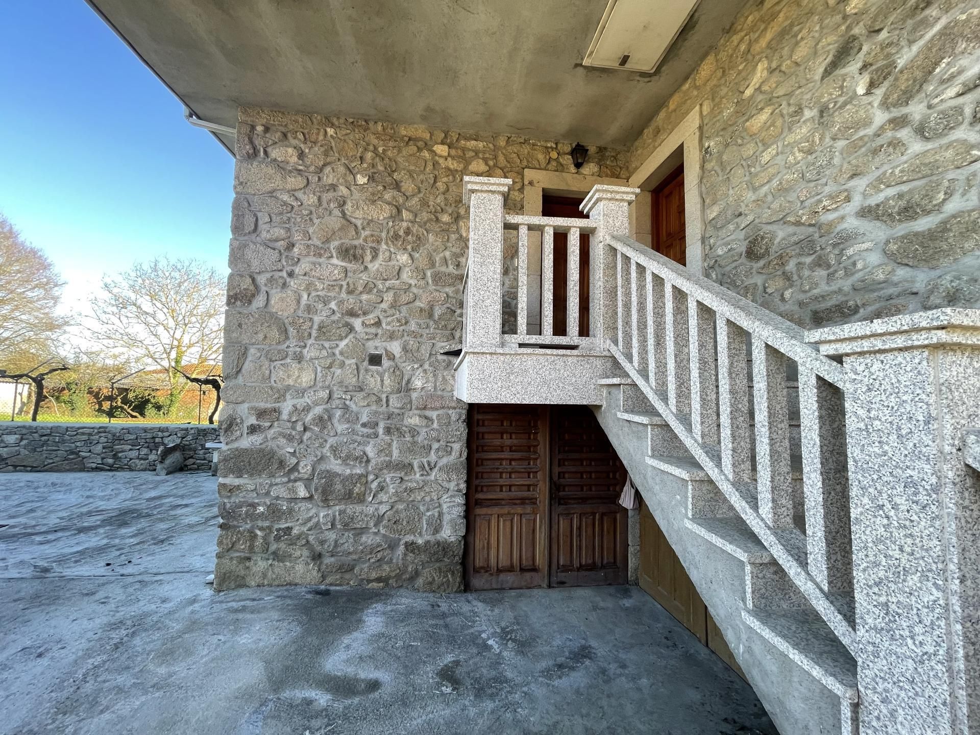 Vista exterior de Casa o xalet en venda en Pantón amb Calefacció, Jardí privat i Parquet