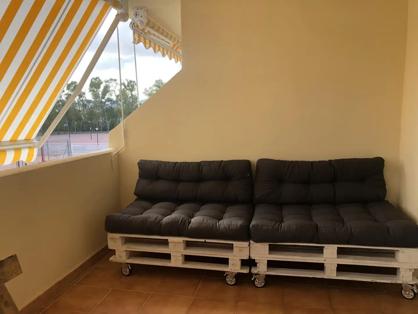 Wohnung zur Miete in Carrer d'Astúries, 11, Torreblanca Wohnzimmer von Wohnung zur Miete in Torreblanca mit Klimaanlage, Heizung und Privatgarten