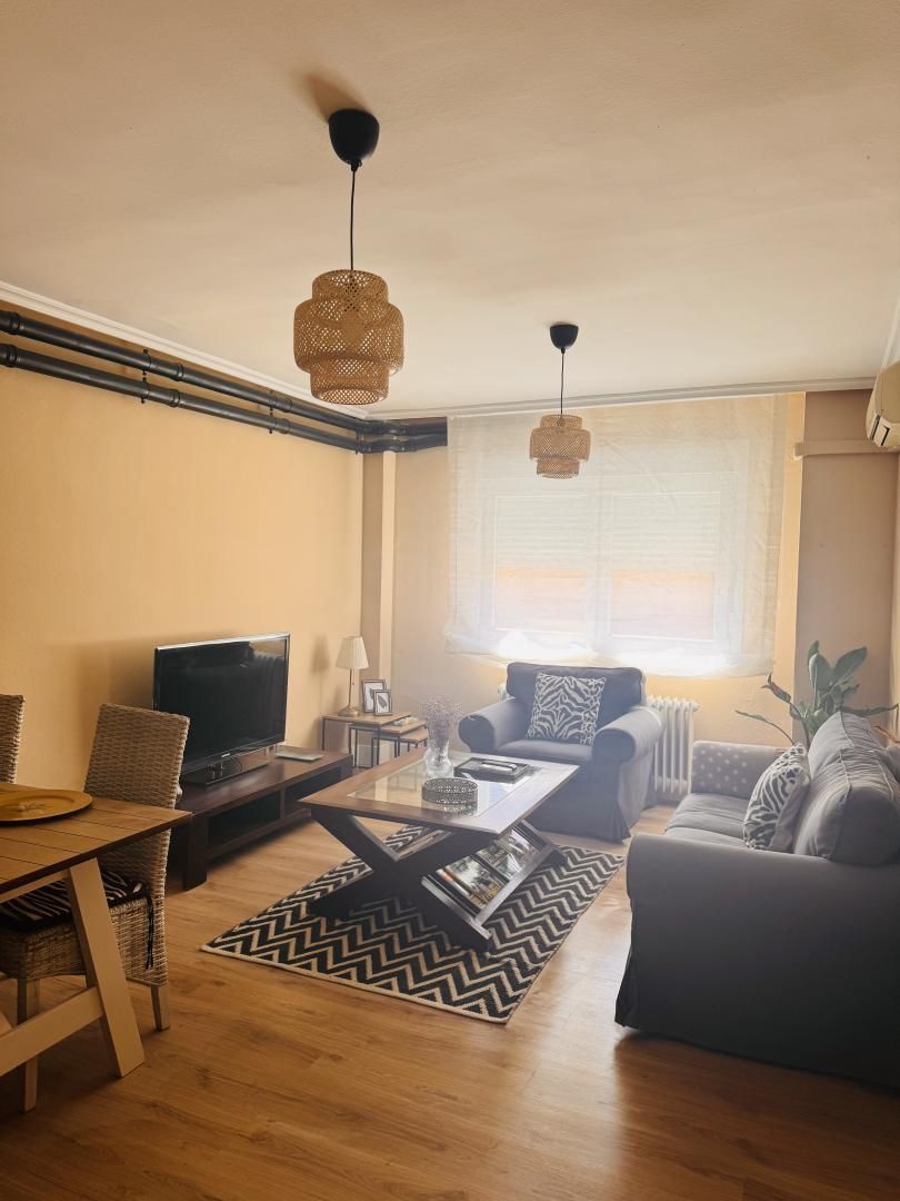Flat for rent in Calle Salamanca, 1, Centro Living room of Flat for rent in Cáceres Capital with Air Conditioner, Heating and Parquet flooring