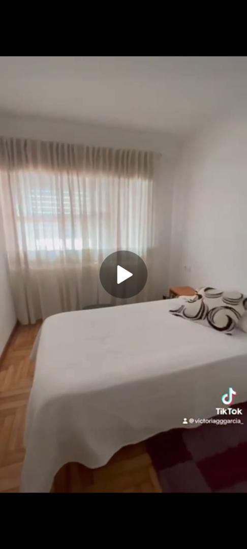 Habitación de Piso para compartir en Vigo  con Terraza, Trastero y Amueblado