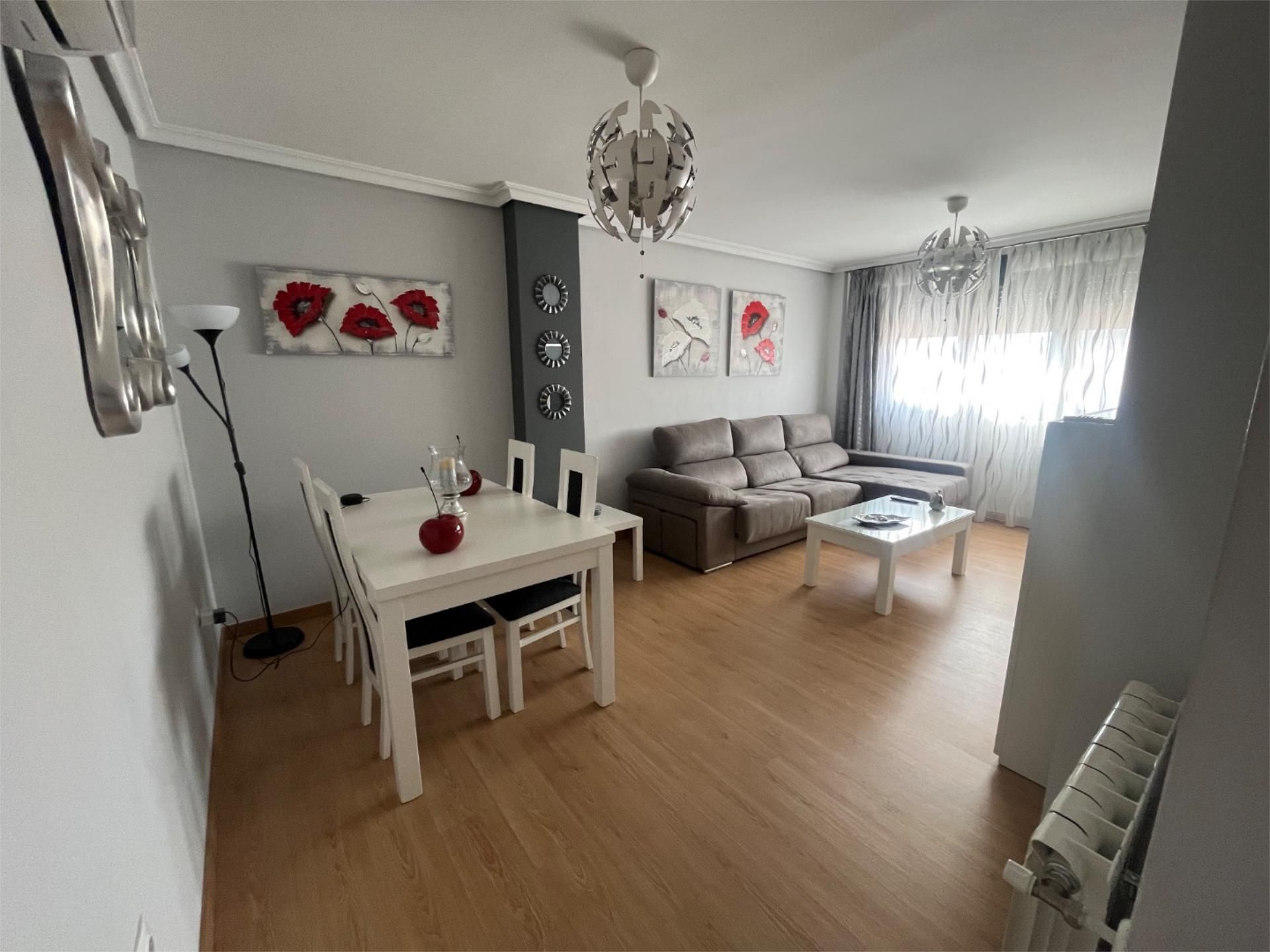 Living room of Flat for sale in Puertollano  with Air Conditioner, Swimming Pool and Balcony