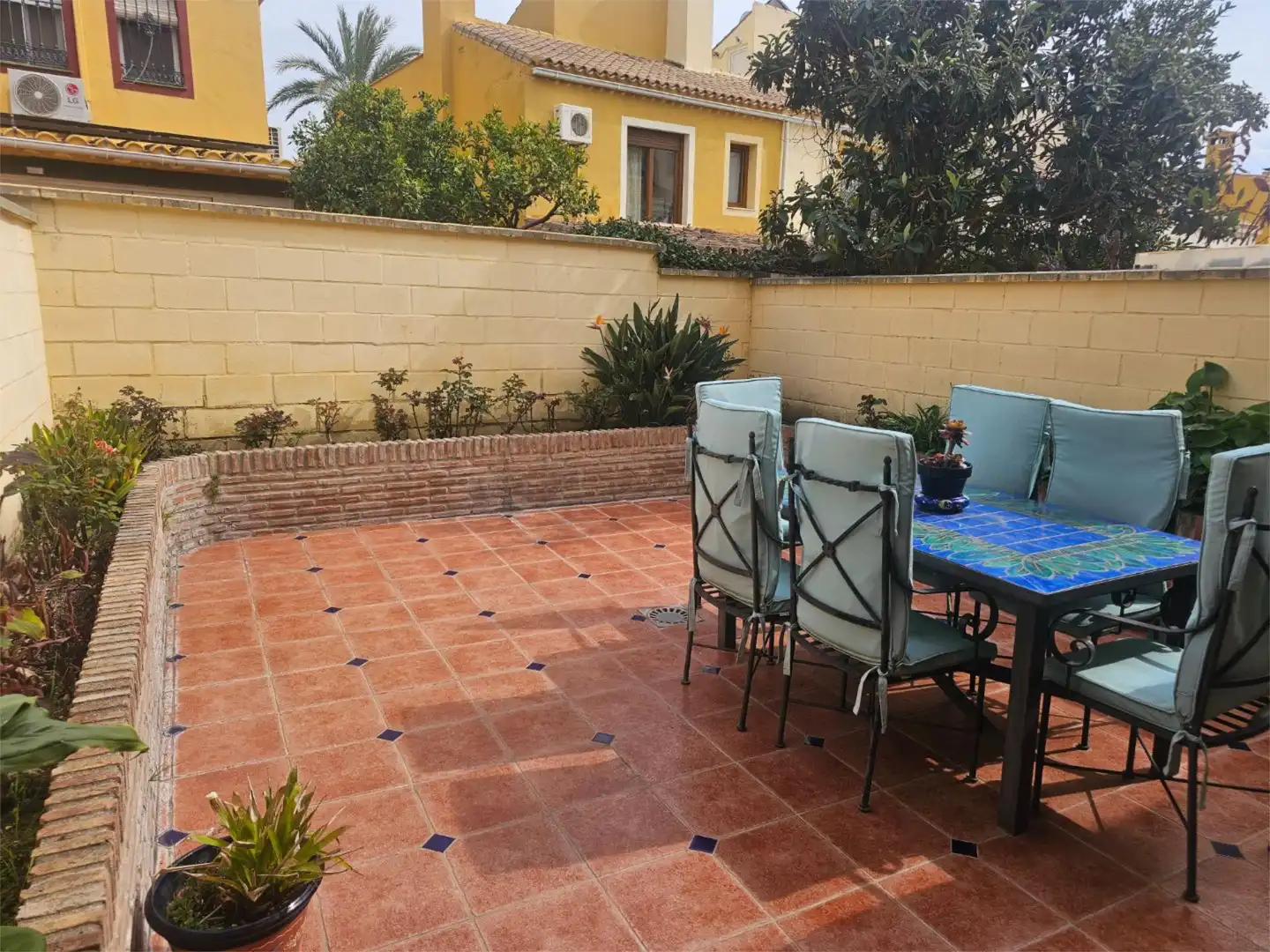 Piso en venta en Calle Poeta Muñoz Rojas, 10, Valdeolletas - Las Cancelas - Xarblanca Terraza de Piso en venta en Marbella con Aire acondicionado, Calefacción y Jardín privado
