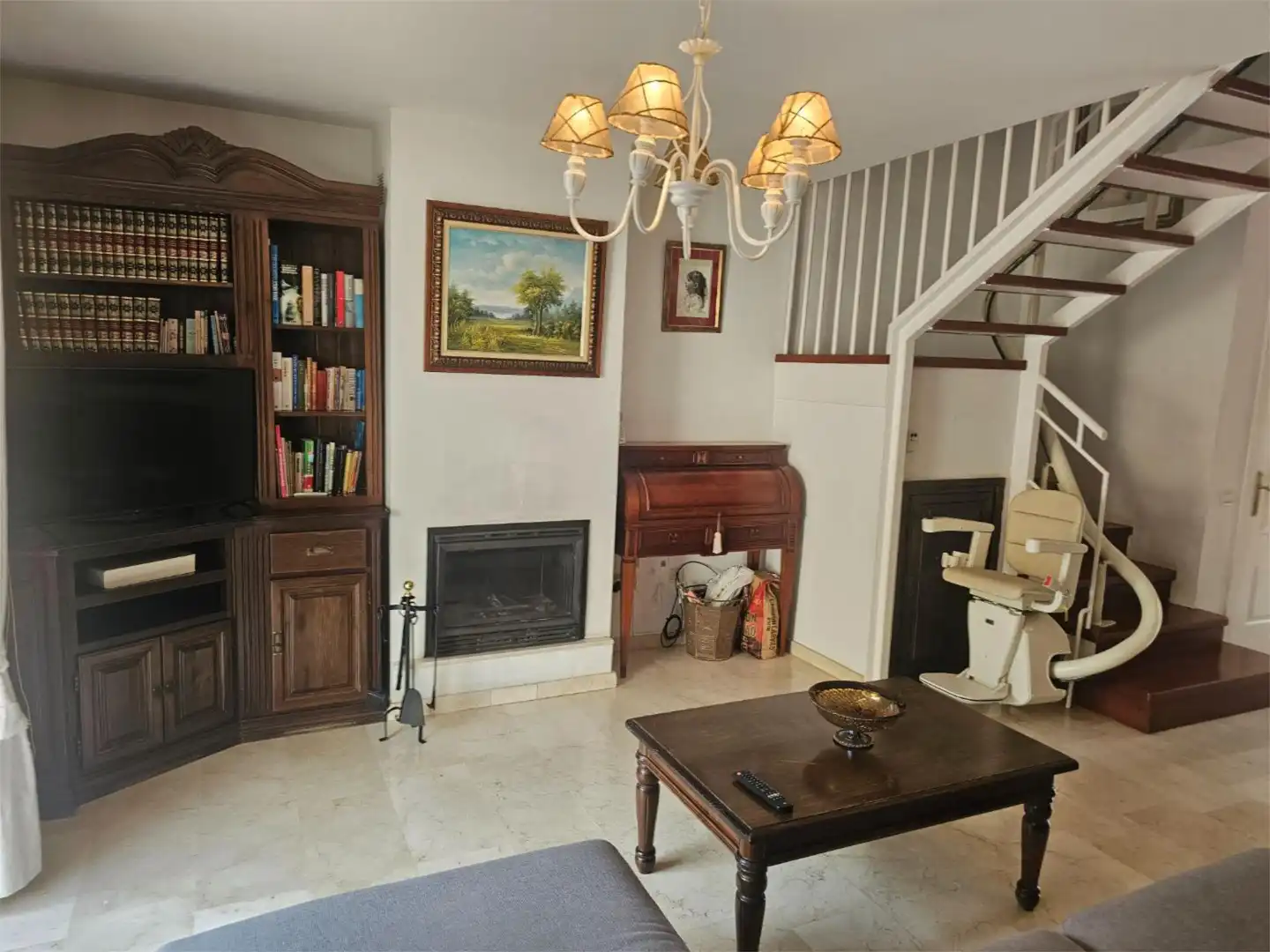 Piso en venta en Calle Poeta Muñoz Rojas, 10, Valdeolletas - Las Cancelas - Xarblanca Sala de estar de Piso en venta en Marbella con Aire acondicionado, Calefacción y Jardín privado