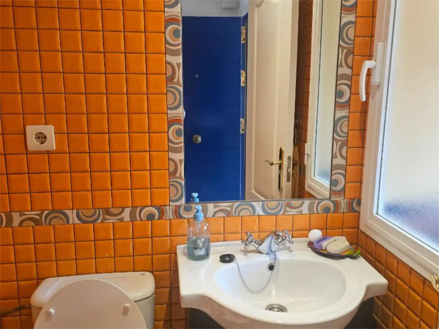 Piso en venta en Calle Poeta Muñoz Rojas, 10, Valdeolletas - Las Cancelas - Xarblanca Baño de Piso en venta en Marbella con Aire acondicionado, Calefacción y Jardín privado