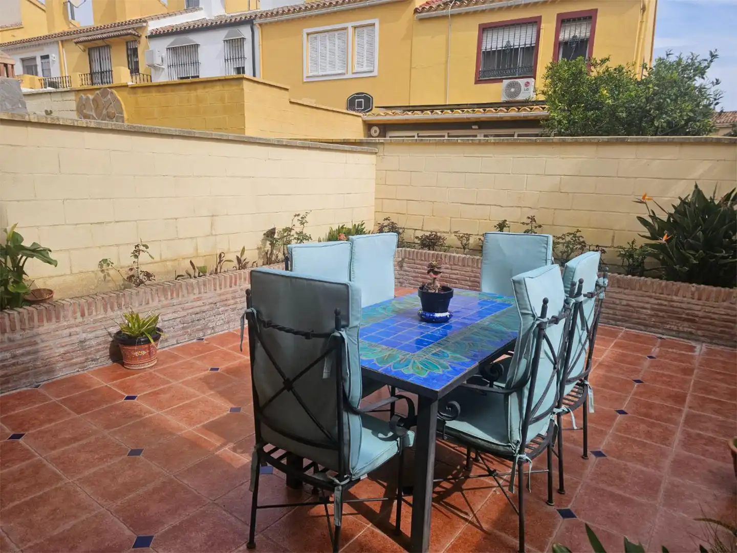 Piso en venta en Calle Poeta Muñoz Rojas, 10, Valdeolletas - Las Cancelas - Xarblanca Terraza de Piso en venta en Marbella con Aire acondicionado, Calefacción y Jardín privado